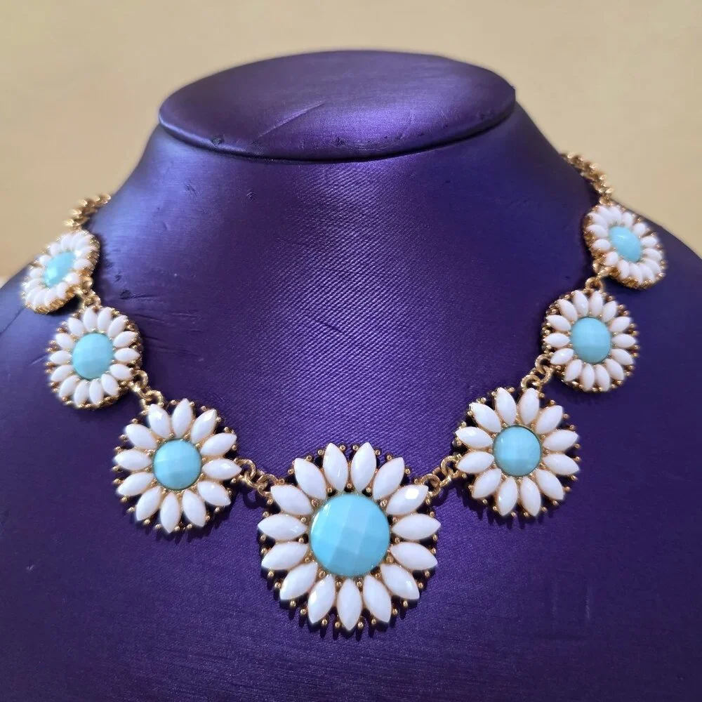 Retro White Blue Daisy Flower Statement Bib Collar Gold Floral Necklace